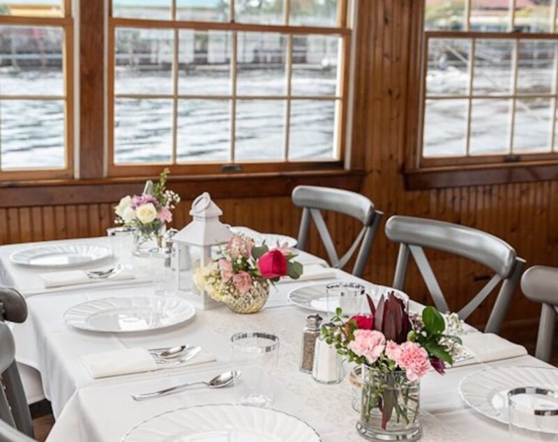 North Myrtle Beach: Dinner Cruise on a Paddle Wheel Boat - The Food and Drinks