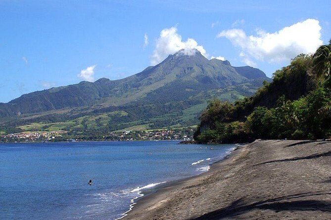 North Tour: rainforest, rum distillery, black sand beach etc - Key Points