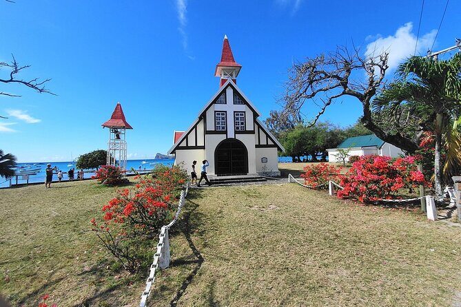 Northern Mauritius Private Tour w/ Port louis Market and Beaches - Transportation and Group Experience