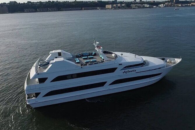 NYC: Atlantis Yacht Luxury New Year's Eve Party Cruise - Key Points