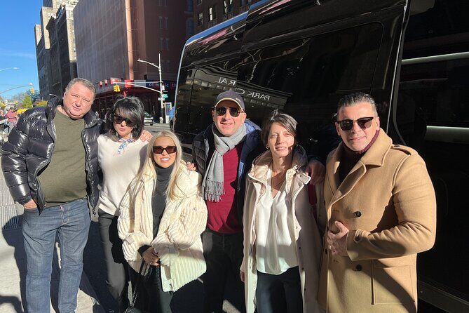 NYC Christmas Lights Tour by Limousine (Manhattan/ Dyker Heights) - Price and Value