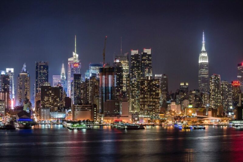 NYC: City Skyline Sightseeing Bus Tour at Night - Guides and Commentary: Knowledgeable and Engaging