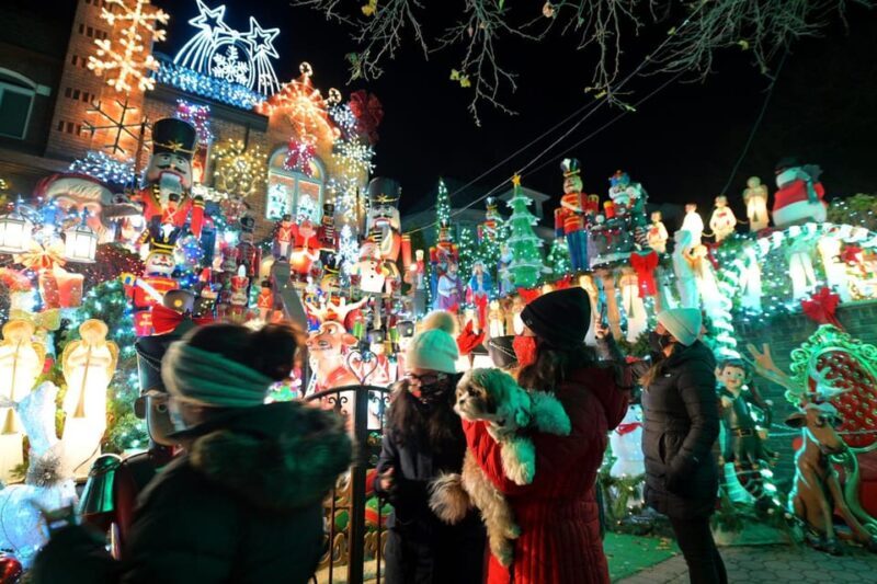 NYC: Dyker Heights and NYC Holiday Lights Luxury Bus Tour - Key Points
