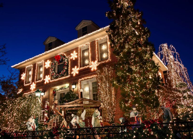 NYC: Dyker Heights and NYC Holiday Lights Luxury Bus Tour - Practical Details and Value