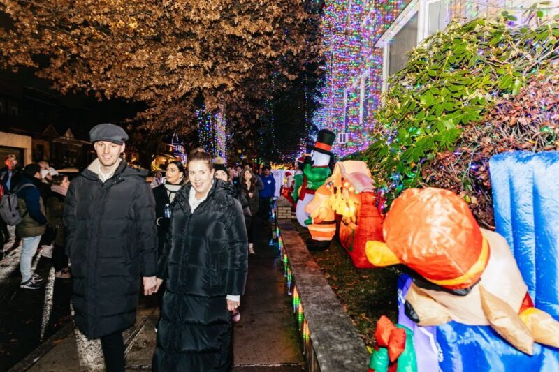 NYC: Dyker Heights Christmas Lights & Skyline View Bus Tour - FAQs