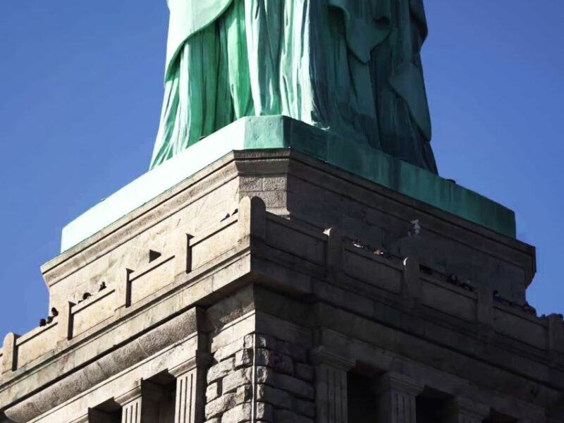 NYC: Ellis Island Private Tour with Liberty Island Access - Key Points