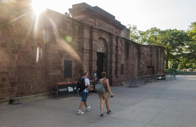 NYC: Financial District Guided Walking Tour English-Spanish - The Sum Up