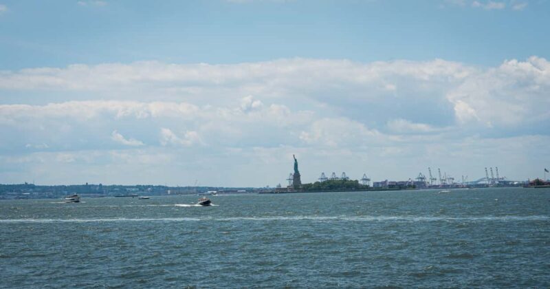 NYC: Half-Day Luxury Bus Tour with One World Access - FAQ