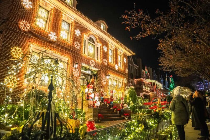 NYC: Holiday Lights and Dyker Heights Luxury Bus Tour - NYC: Holiday Lights and Dyker Heights Luxury Bus Tour – A Festive Look at New York’s Most Iconic Holiday Sights
