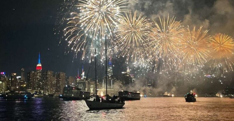 NYC: July 4th Fireworks Cruise with Gourmet Hors Doeuvres - The Food and Drink: Gourmet Hors D’oeuvres and Open Bar