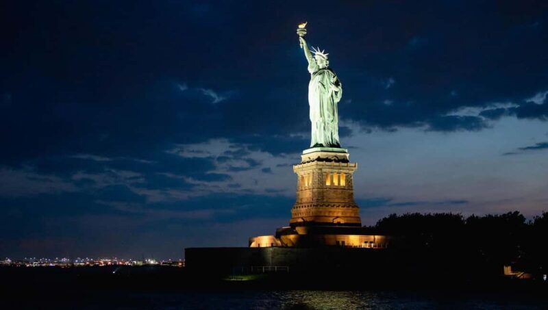 NYC: Manhattan Skyline Dining Cruise - Practical Tips for Your Cruise