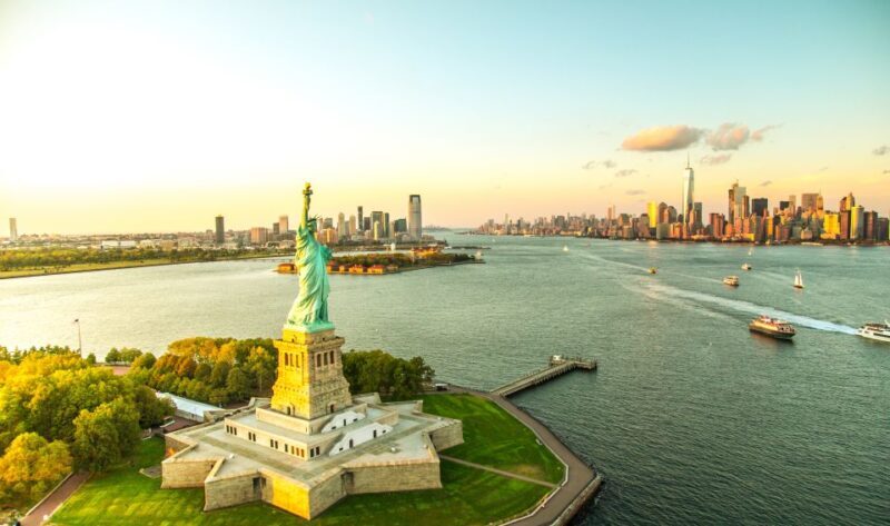 NYC: Private Luxury Tour of NYC With Transportation - Key Points