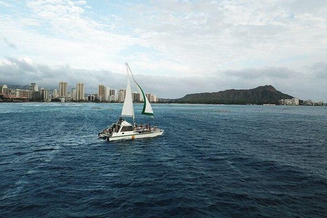 Oahu Catamaran Waikiki Sunset on 40 Foot Catamaran: Food and BYOB - An Overview of the Waikiki Sunset Catamaran Experience