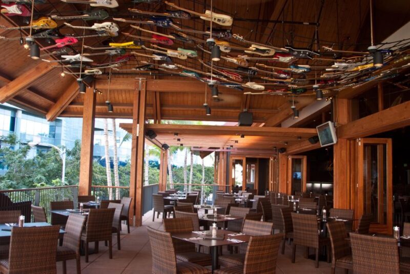 Oahu: Hard Rock Cafe Honolulu - The Experience and Atmosphere