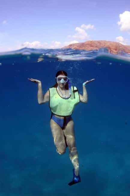 Oahu: Snorkeling & Dolphin Watch Cruise w/ Luau Style Buffet - Authentic Hawaiian Flavors & Cultural Touch