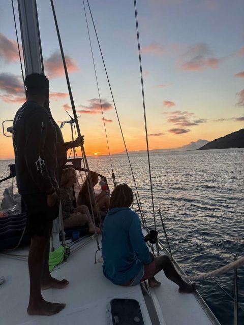 Oahu: Sunset sailing in small intimate groups - What You Can Expect on Your Sunset Cruise