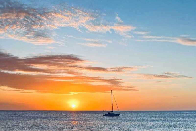 Oahu: Sunset sailing in small intimate groups - The Value of a Small-Group Tour