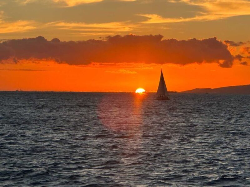 Oahu: Sunset sailing in small intimate groups - Who Should Book This Tour?