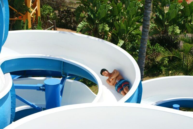 Oahu: Wet 'n' Wild Waterpark Ticket with Waikiki Transfer - Analyzing the Value