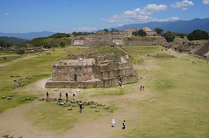 Oaxacan Roots Tour of Oaxaca City - The Art of Barro Negro