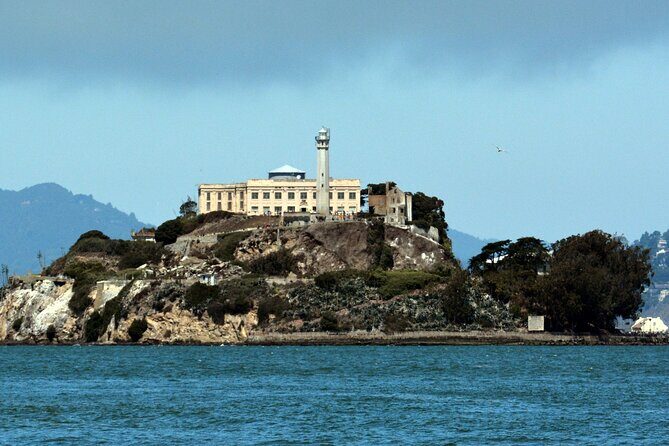 Official Alcatraz Tour and Golden Gate Bridge Bike Ride - Who Should Consider This Tour?