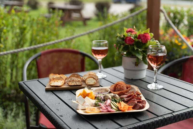 Okanagan Bee Tour, Wine Tasting and Lunch at Kelowna Winery - What the Reviews Tell Us