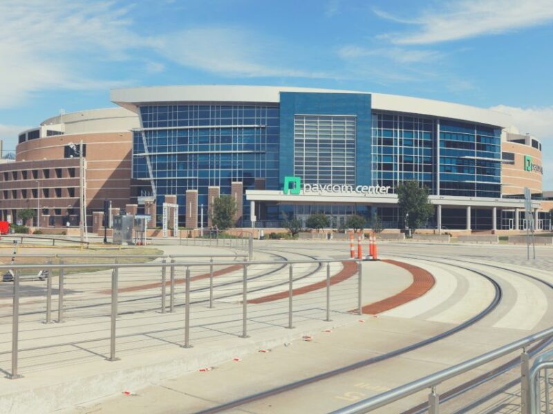 Oklahoma City: Oklahoma City Thunder Basketball Game Ticket - Oklahoma City: Oklahoma City Thunder Basketball Game Ticket – A Practical Guide for Fans and First-Timers