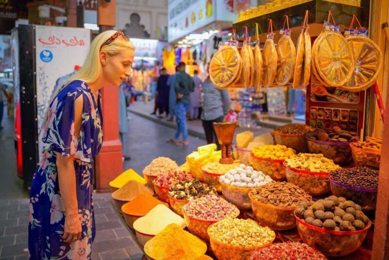 Old Dubai Guided Tour With Photographer: Souks & Street Food - Sampling Street Food & Capturing Memories
