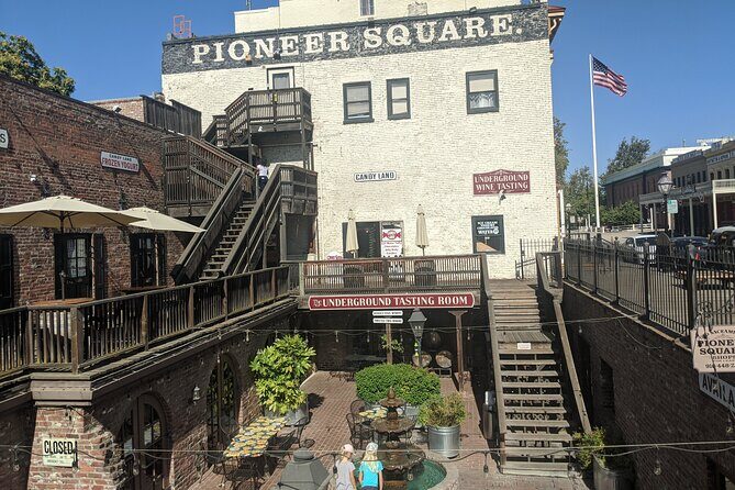 Old Sacramento Scavenger Hunt Walking Tour and Game - Key Points