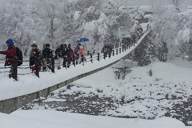[One-day bus tour departing from Kanazawa Station] Shirakawa-go and Gokayama - Two World Heritage Villages Enjoyable Bus Tour - Analyzing the Value