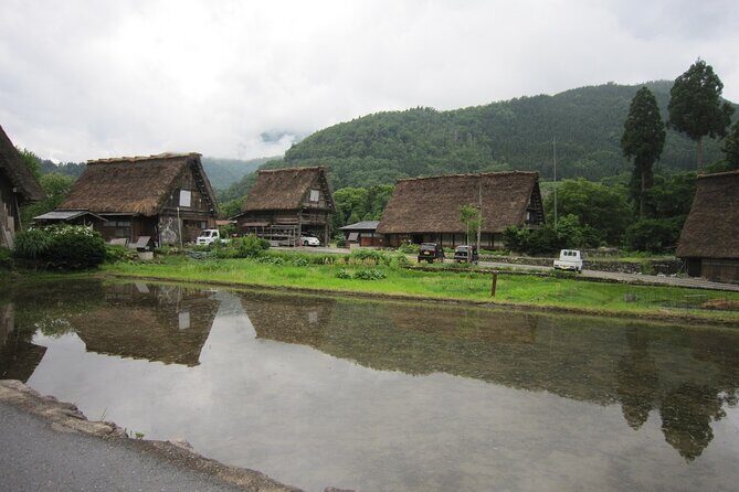 [One-day bus tour departing from Kanazawa Station] Shirakawa-go/Takayama tour platinum route bus tour - What the Reviews Say