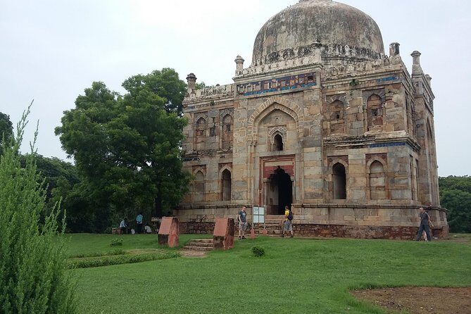 One Day Old and New Delhi City Tour by Car - A Day in Delhi: A Detailed Look at the Itinerary