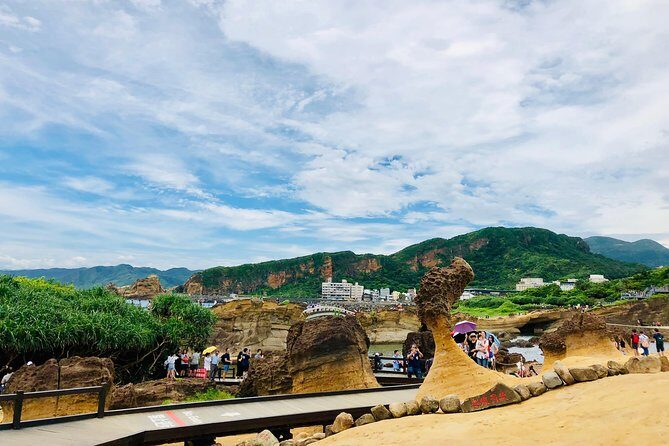 One-day private chartered car tour in Taipei: Yehliu, Jiufen, Pingxi, North Coast popular attractions with chartered car, professional Chinese/English driver - Practical Details and Tips