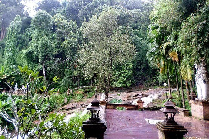 One Day Tour Doi Suthep Temple, Palad Temple, Orchid Farm, Longneck hill tribe village (Private tour) - FAQs