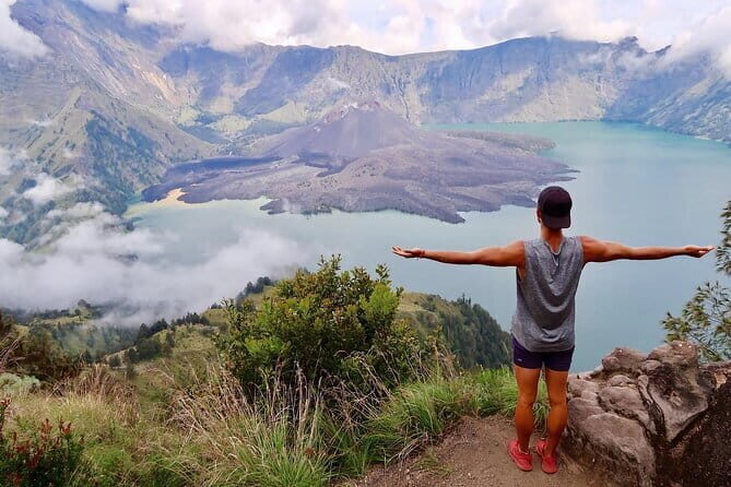 One Day Trek to Mount Rinjani - The Guide and Support