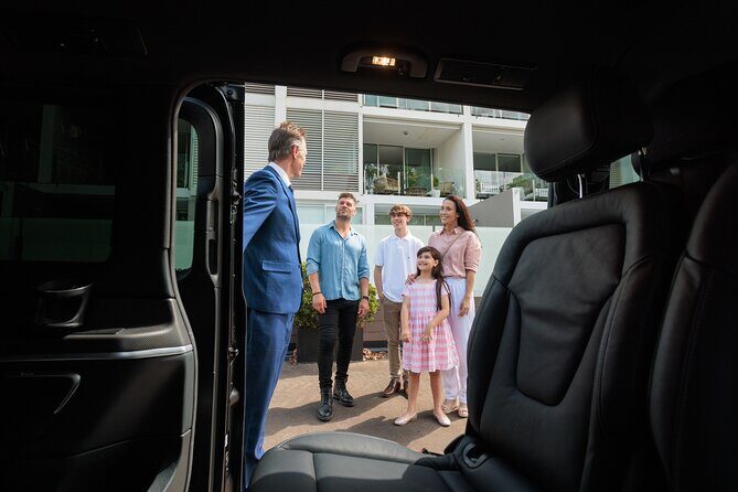 One Way Luxury Transfer to Gold Coast Theme Parks - Authentic Perspectives from Reviews
