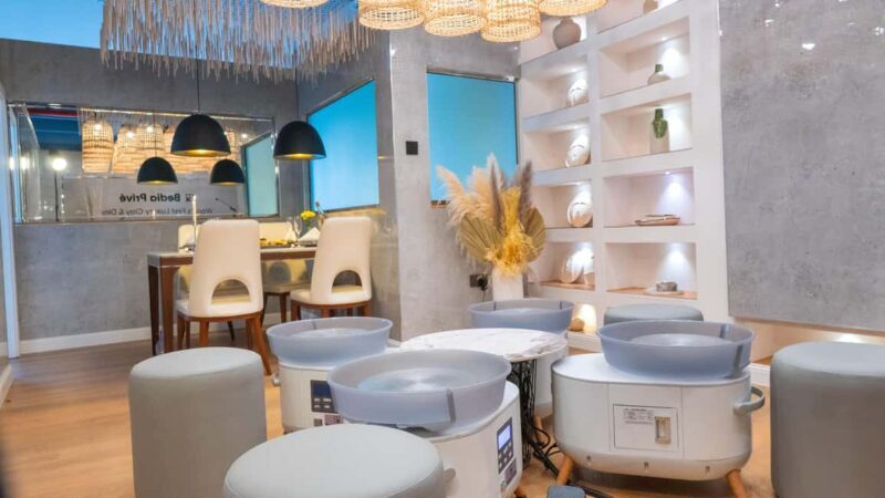 Only in Dubai: Couples & Family Activity -Luxury Clay & Dine - Key Points