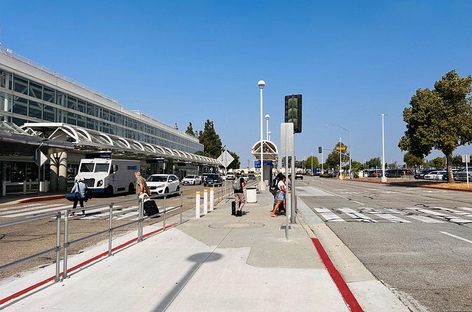 ONT Airport Pick up and Drop from to Hotels inside Ontario area - Who Should Use This Service?
