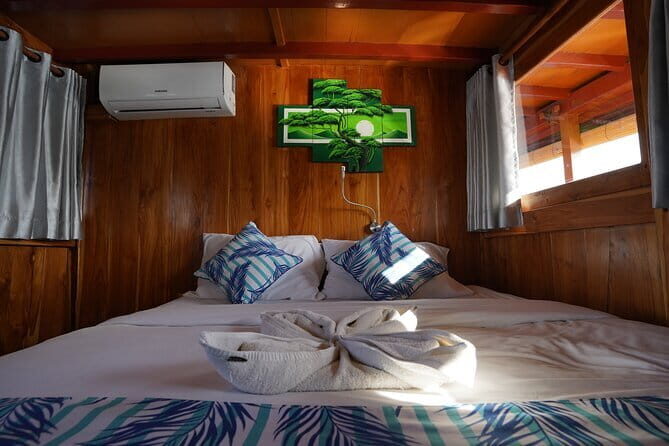 Open Sailing Trip Labuan Bajo, Using Singkolo Pinishi Boat - An In-Depth Review of the Labuan Bajo Sailing Adventure