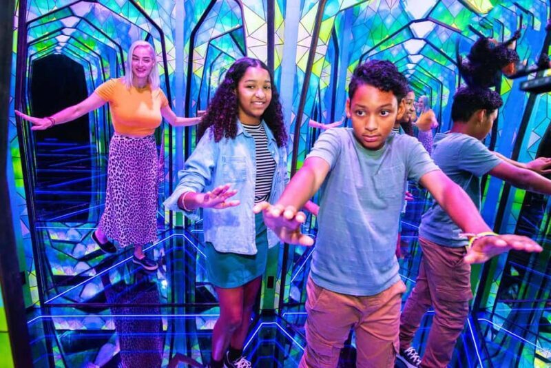Orlando: Ripley's Mirror Maze Experience - A Deep Dive into the Ripleys Mirror Maze Experience