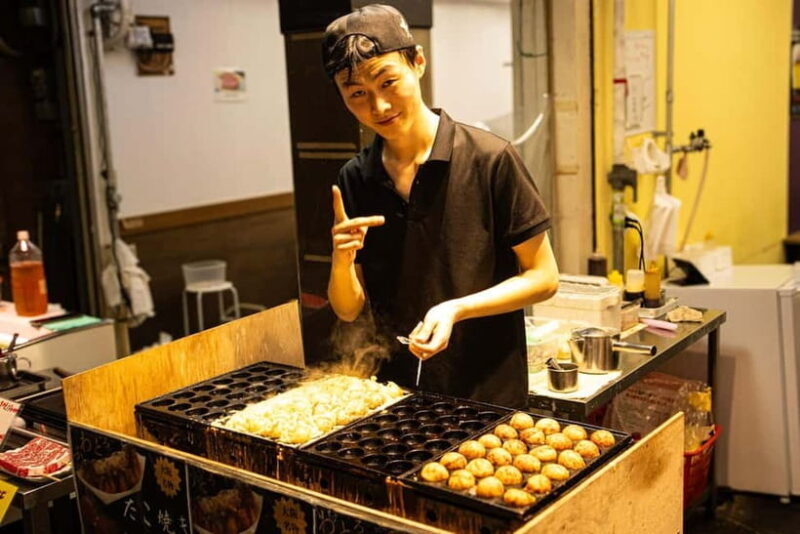 Osaka: Kuromon Market Street Food Tour with Pro Local Guide - An In-Depth Look at the Kuromon Market Street Food Tour