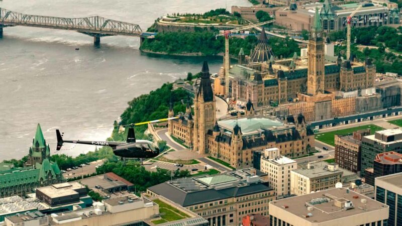 Ottawa: Panoramic helicopter flight (Gatineau Park + downtown) - The cityscape: Ottawa’s historic and political core