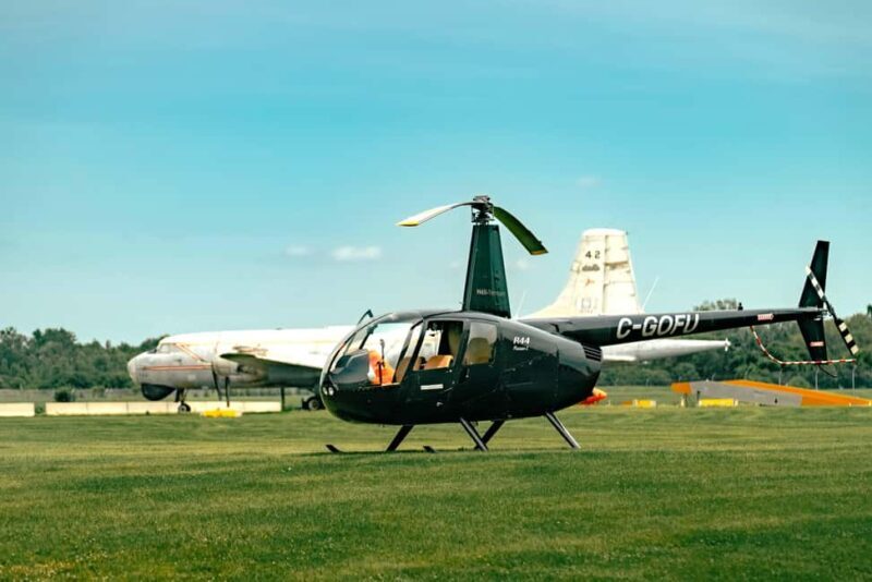 Ottawa: Panoramic helicopter flight (Gatineau Park + downtown) - The experience: professionalism and comfort