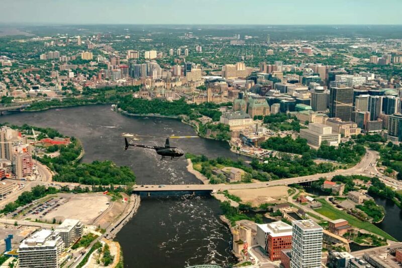 Ottawa: Panoramic helicopter flight (Gatineau Park + downtown) - Who will enjoy this experience most?