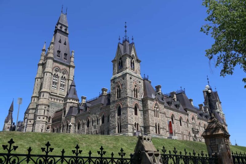 Ottawa: Private Guided City Tour from Montreal - Key Points