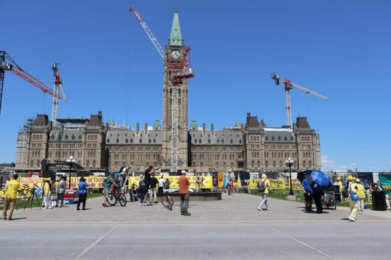 Ottawa: Private Guided City Tour from Montreal - An Honest Look at the Ottawa Private Guided Tour