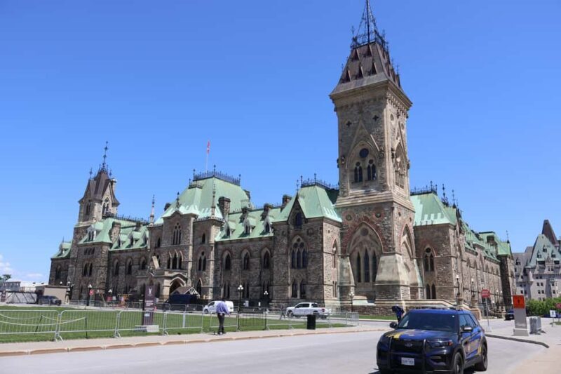 Ottawa: Private Guided City Tour from Montreal - Practical Tips for Your Day Trip