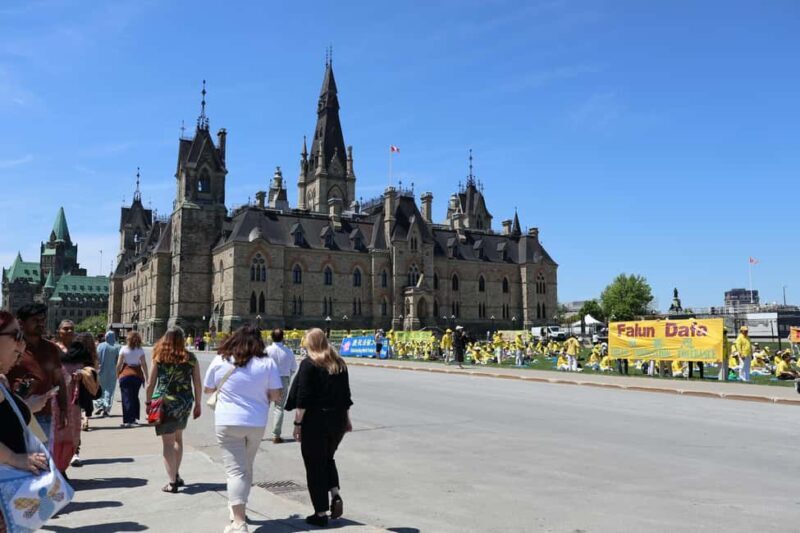Ottawa: Private Guided City Tour from Montreal - FAQ
