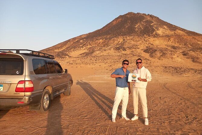 Overday the Black Desert and Crystal Mountain the White Desert - An Introduction to the Desert Adventure