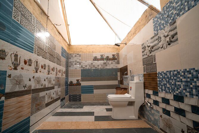 Overnight Stay in a luxury Camp with a cultural show & dinner. - Group Size and Practical Considerations